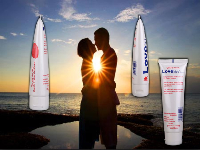 gel-boi-tron-love-kiss-huong-dau-100ml-10